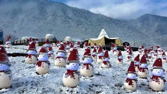 Ab Chengdu: [Xiling Schneeberg|Schneebetrachtung|Skifahren|Sonnenuntergang beobachten|Thermalbad] Tagesausflug