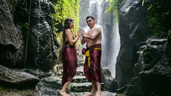 Taman Beji Griya Wasserfall: Heiliges Bade-/Seelenretreat-Ritual
