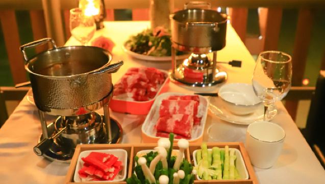  腾格里沙漠自助火锅｜大漠落日里的热辣烟火体验