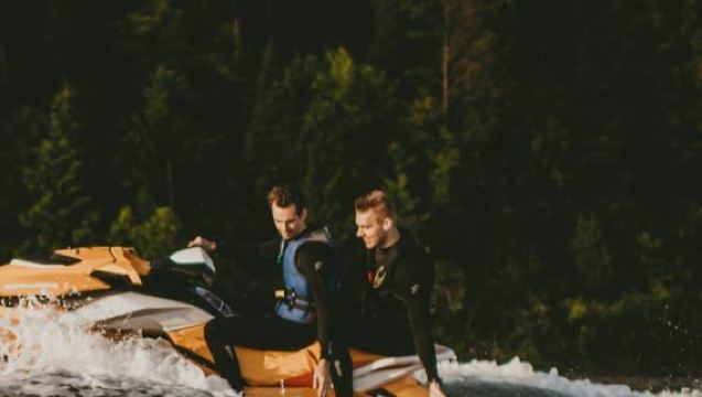 ทัวร์เจ็ตสกีพร้อมไกด์นำเที่ยวที่อ่าวแวนคูเวอร์และฮาวซาวนด์