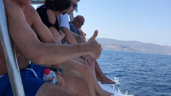 Lindos : Croisière de 1h30 en bateau à fond de verre avec arrêts baignade