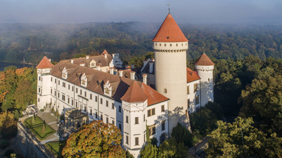 Prague Karlštejn + Kubu Konopiště lawatan sehari - Pilihan terbaik