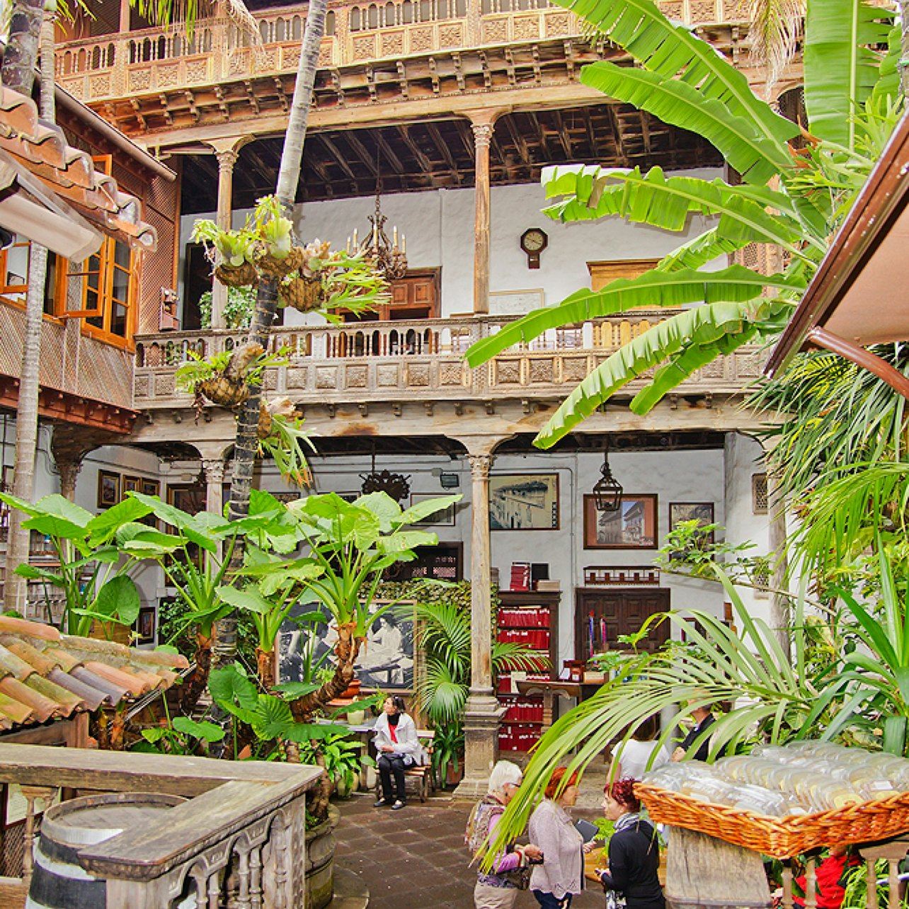 Casa de los Balcones: Vé vào cổng