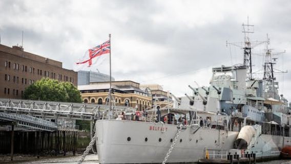 WW2 Tour With Tickets to Churchill War Rooms and HMS Belfast