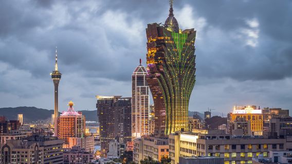 澳門大三巴+巴黎鐵塔+威尼斯人+金龍自助餐【美食純玩1日】