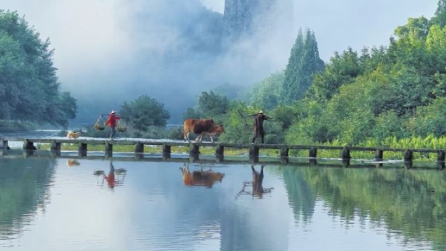 Tarikan pelancongan Lishui Xian Du + Tasik Dingfeng + Tebing Kecil Chibi + Gunung Zhutan + Kampung Kuno Heyang (boleh disesuaikan)