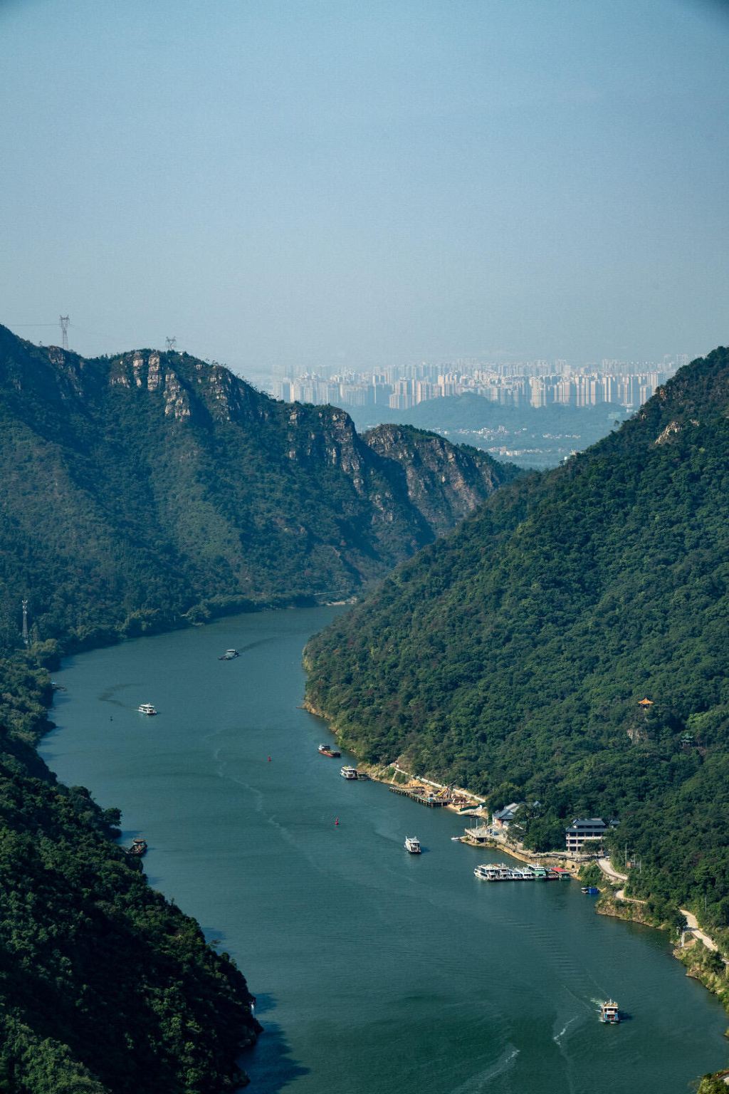 ทัวร์ 1 วันเหมารถชิงหยวนเมืองเก่า + พื้นที่พัฒนาเศรษฐกิจ + วัดเฟลยมา + เกาะเจียงซิง พร้อมบริการภาษาอังกฤษ