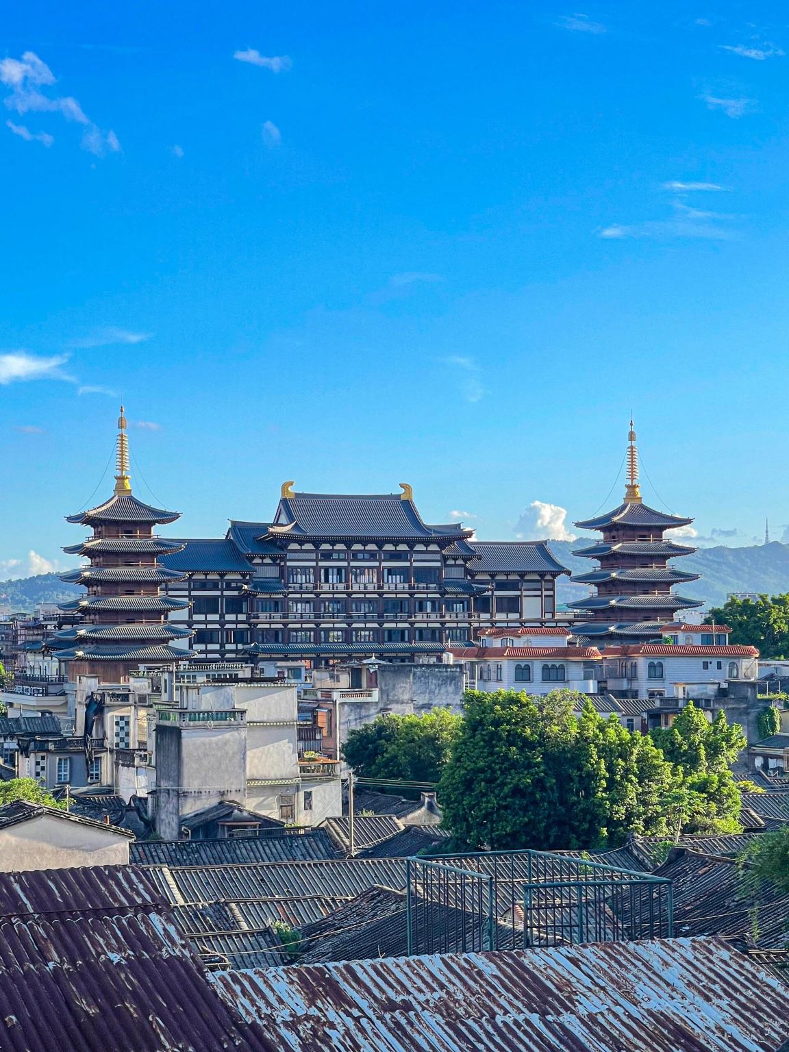 Jieyang 1-day Tour: Jieyang Tower + Qiaolou Xiaojiao + Xuegong + Emperor Guan Temple, Jieyang (English Service Available)