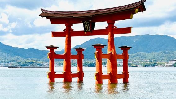 From Tokyo: Hiroshima and Miyajima Day Trip by Bullet Train