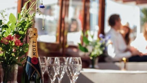 Amsterdam: Du thuyền ăn tối sang trọng Moët & Chandon