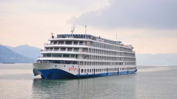 Yangtze River Cruise in Yichang (Yichang-Chongqing + 5-star cruise through the Three Gorges + guide commentary)