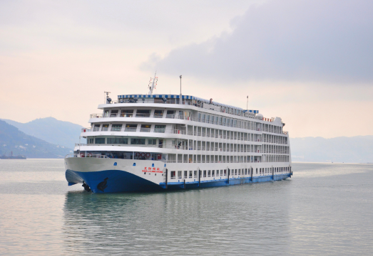 Yangtze River Cruise in Yichang (Yichang-Chongqing + 5-star cruise through the Three Gorges + guide commentary)