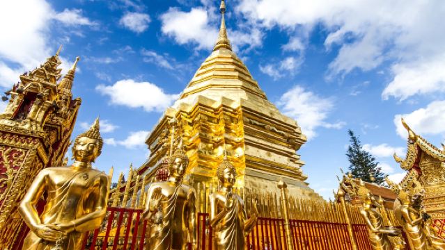 Chiang Mai 1-day tour: Doi Suthep sunrise + Wat Phra That Doi Suthep + Chiang Mai University + shooting experience + Tha Phae Gate