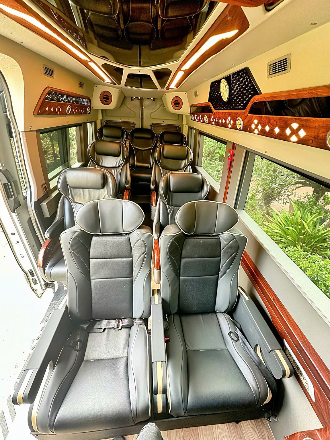 薩帕快線 - VIP豪華巴士（18座）由薩帕前往河內機場