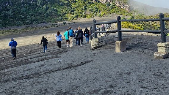 Volcán Irazú, Valle de Orosi y Jardines Lankester desde San José