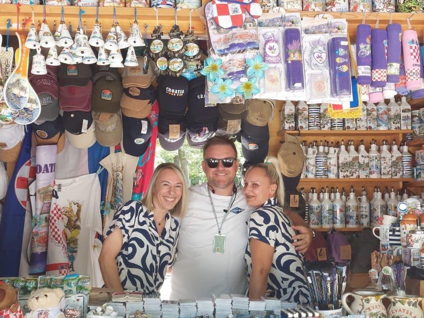 Ab Split & Trogir: Tagesausflug zu den Krka-Wasserfällen mit Bootsfahrt