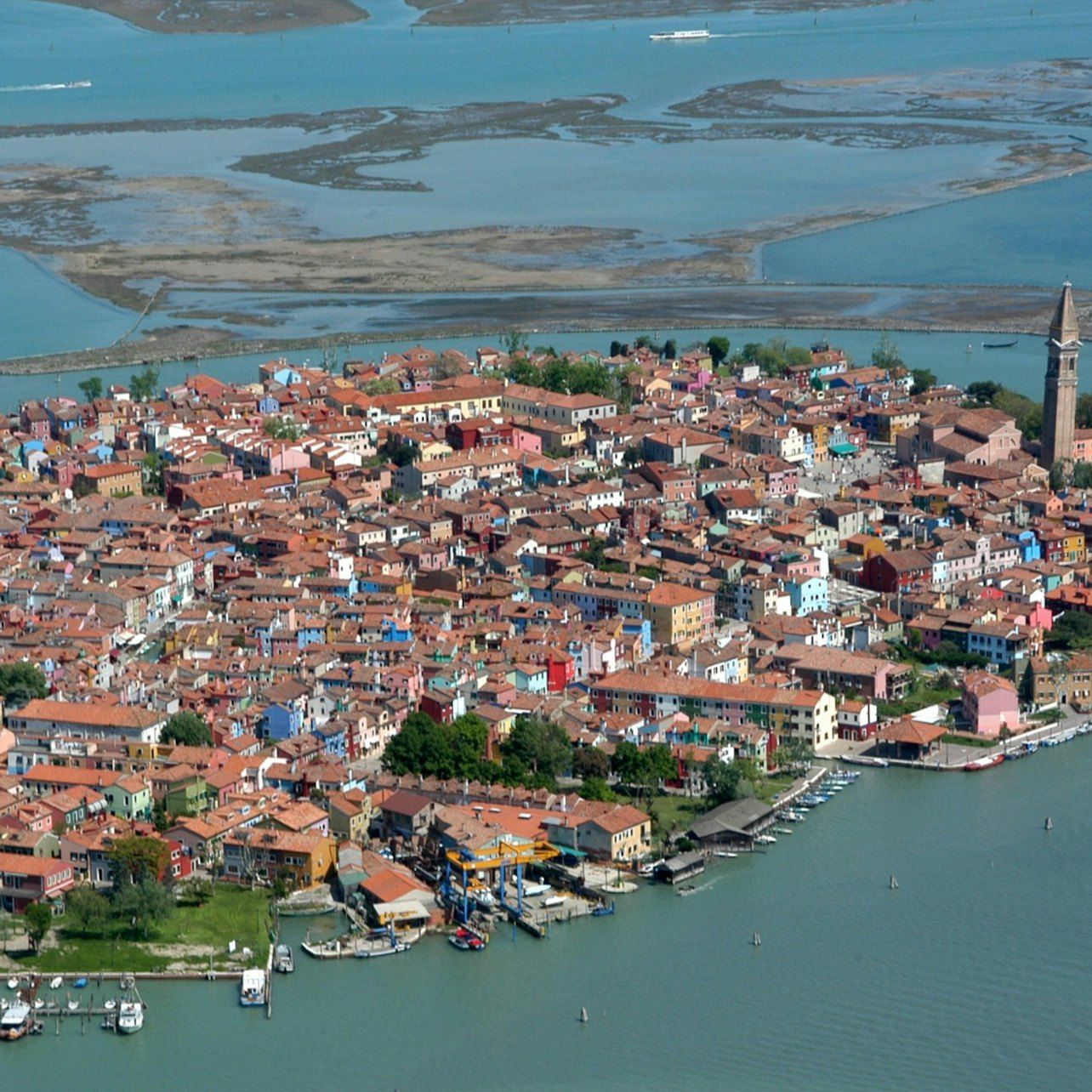 Murano & Burano: Guided Boat Tour from St. Mark's Square + Glassblowing Demo