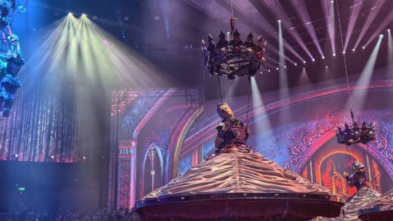 Voucher makan di Grand Lisboa Palace Macau (MOP 100 )+ tiket masuk City of Dreams Macau "The House of Dancing Water" (harga sama untuk semua pengunjung)