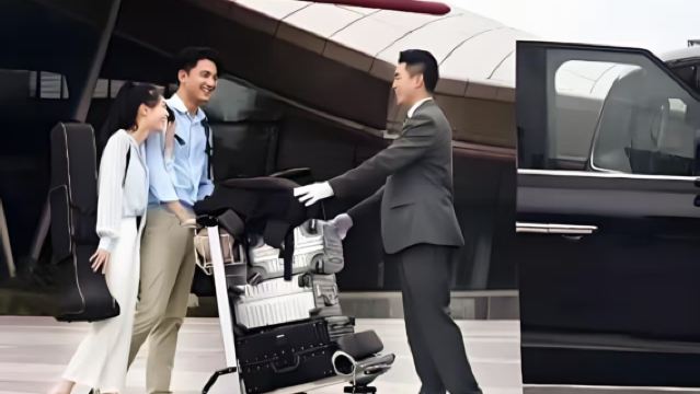 Dịch vụ đón tại sân bay/đưa ra sân bay + đón bằng bảng hiệu + xe riêng tại Sân bay Đảo Phú Quốc, Việt Nam