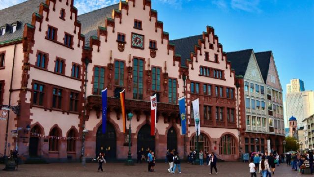 羅馬廣場+法蘭克福大教堂+歌德故居+法蘭克福老歌劇院｜包車一日遊