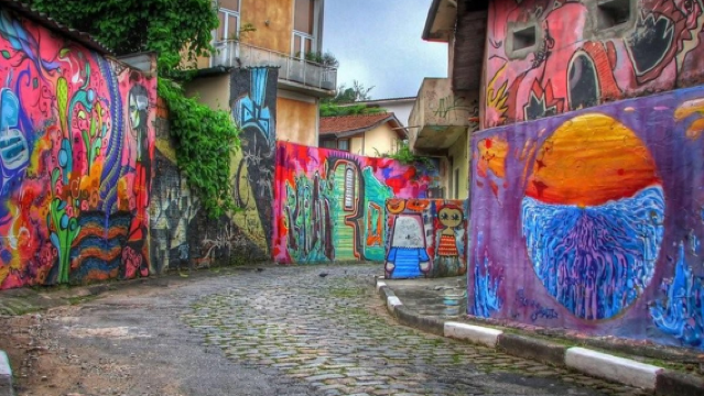 ヴィラ・マダレーナ地区+パウリスタ大通り+イビラプエラ公園+サッカー博物館