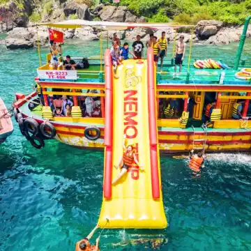 ニャチャン島巡り ニャチャン港＋バインセイン シュノーケリング＆海上