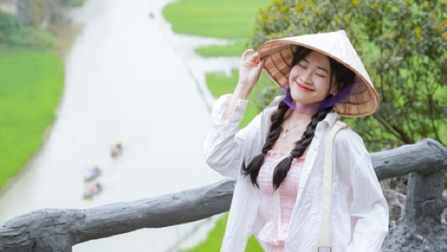 Excursión de un día completo a Ninh Binh desde Hanói con paseo en barco y bicicleta