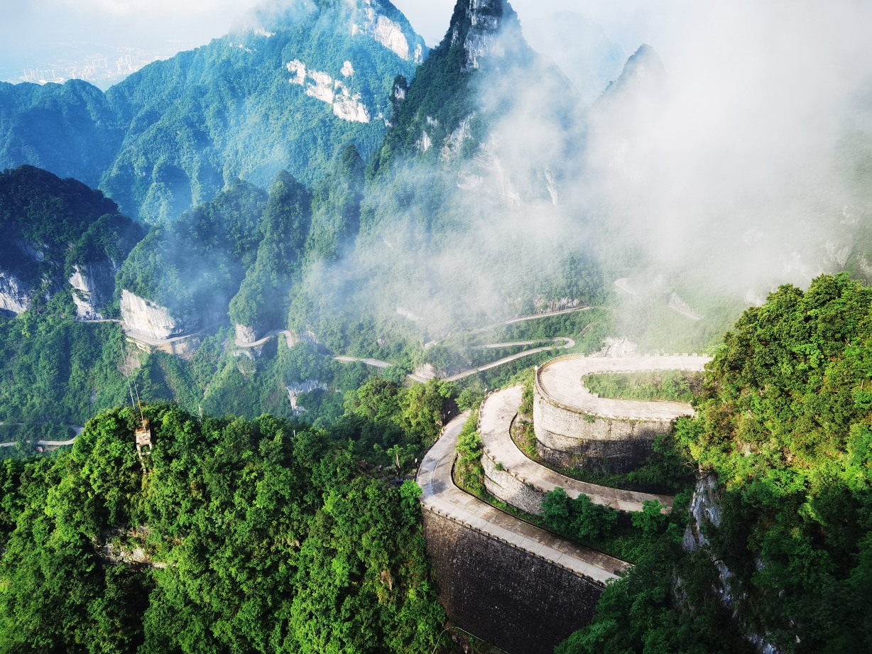 1-day tour to Zhangjiajie Tianmen Mountain + Furong Town night