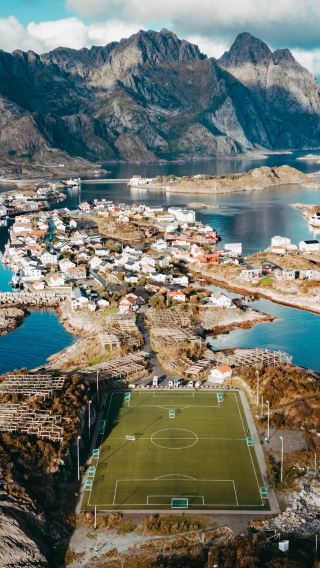 Lofoten photography 1-day tour | Henningsvaer + Haukland Beach + Uttakleiv