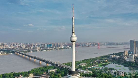 ووخان جبل السلحفاة للمشي والتسلق لمشاهدة المناظر + قاعة جينين + بوابة الحديد + حديقة أساطير دايو + شرح المرشد السياحي