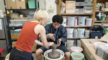 大阪：電動ろくろで体験するプライベート陶芸 | Trip.com