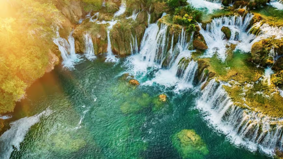 Von Split in Kroatien aus: Ausflug zu den Wasserfällen im Nationalpark Krka (Bootsfahrt + Stadt Promosten)