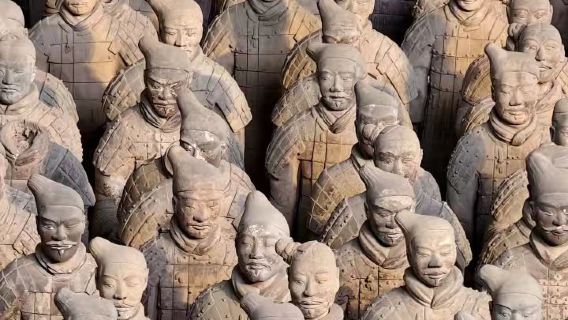 Visita la octava maravilla del mundo y disfruta de los fideos típicos de Xi'an (entrada/aperitivos/visita guiada con explicaciones, múltiples opciones disponibles)