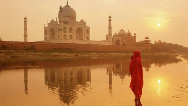Sunrise at Taj Mahal – Same Day Agra Tour from Delhi 