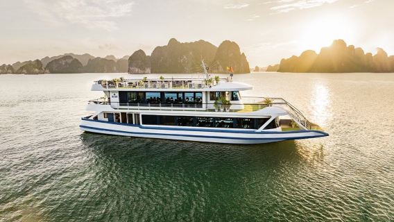 อ่าวหะล็อง ครุยส์หรู : ทัวร์วันเต็ม พร้อมพายเรือคายัคและเกาะติตอป