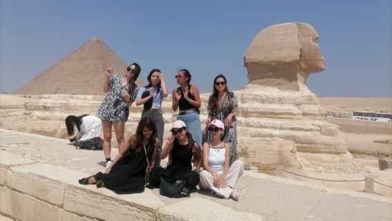 Tour chất lượng đến Kim tự tháp Giza bao gồm vào bên trong một trong các kim tự tháp, cưỡi lạc đà và dùng bữa trưa