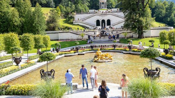 Neuschwanstein & Linderhof Castles: Guided Tour from Munich