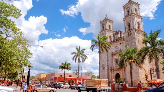 Chichen Itza Pyramid and Cenote 1-day Tour (English Group Departing from Cancun)