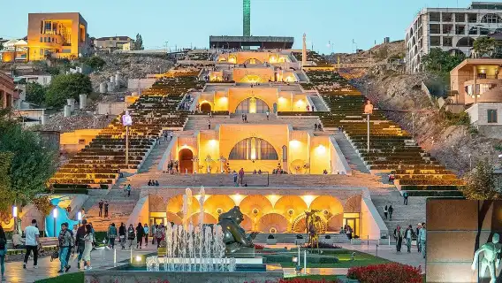 アルメニア探索ワンデーツアー：エレバン市内観光から聖なるエチミアジン大聖堂へ