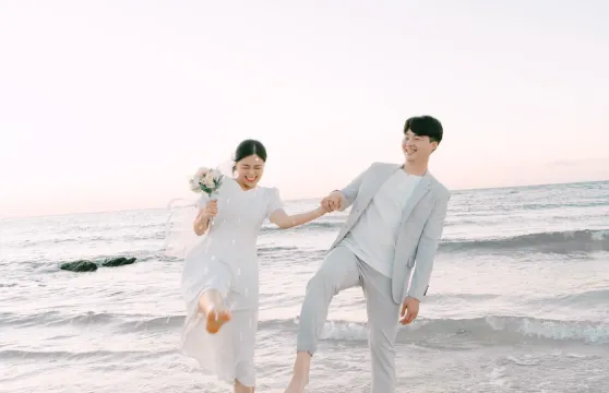 錫林郭勒盟Trip Moments【婚禮跟拍航拍街拍抓拍約拍/婚紗寫真/商業攝影攝像/翻譯】