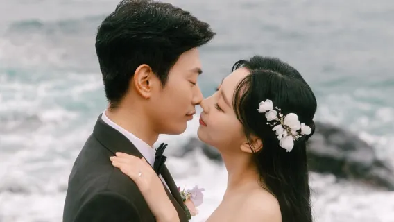 Andover, England[Driver and director, travel photography, aerial photography + wedding photography, micro film + makeup and Clothes & Accessories+ custom private charter]