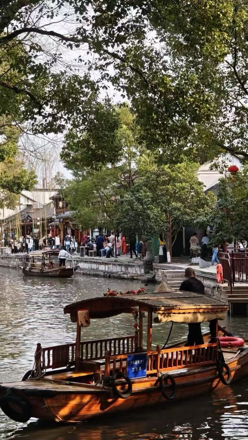Shanghai Zhujiajiao Wasserstadt Tagesausflug+Bootsfahrt+Lokales Mittagessen+Hanfu+Privater Guide und Auto