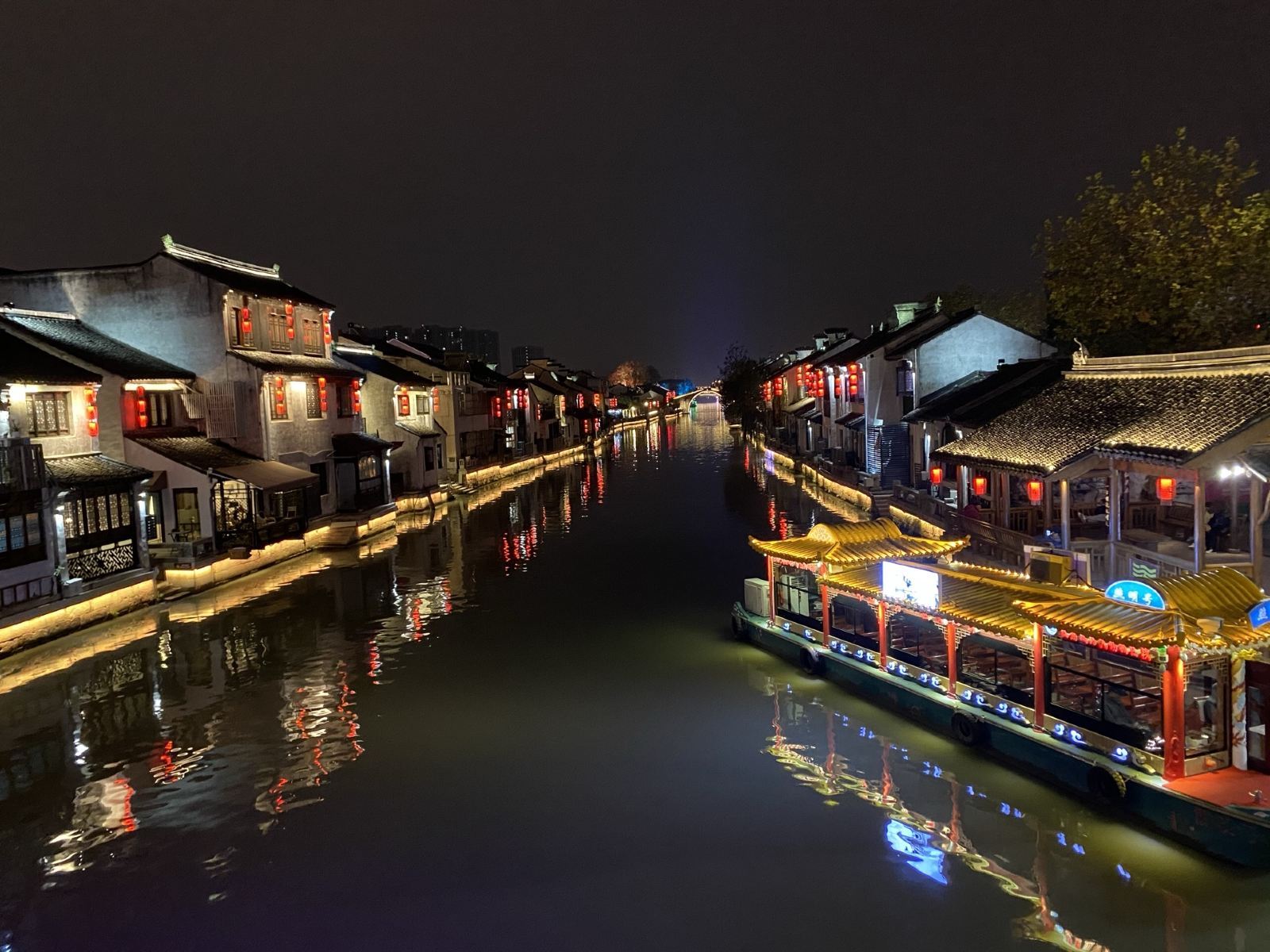 Wuxi Ancient Canal Cruise + Tai Hu Yuantouzhu Scenic Spot + Nianhua Bay|Private Charter Day Tour [Chinese, English, Russian, French, German, Spanish]