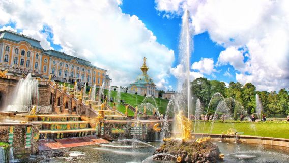 聖彼得堡中文包車+滴血大教堂+彼得霍夫宮+葉卡捷琳娜宮一日遊