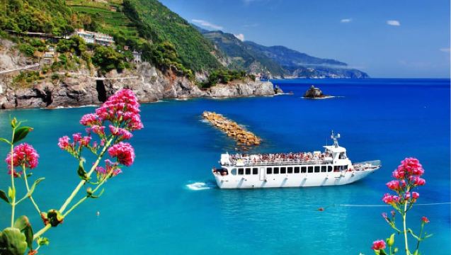 Cinque Terre en grupo pequeño en minivan desde Lucca