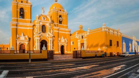 Autobús turístico Mirabus en Trujillo