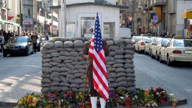 2-stündige Berlin-Tour: Geführte E-Scooter-Tour zu den Top-Sehenswürdigkeiten