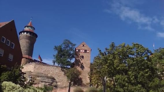 Tour della città di Norimberga con cena tradizionale e birra