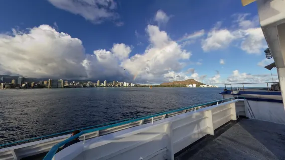 Pelayaran Matahari Terbenam dengan Bintang Honolulu di Oahu, Hawaii - Berangkat Setiap Hari dengan Pelayaran Mewah + Makan Malam + Pertunjukan