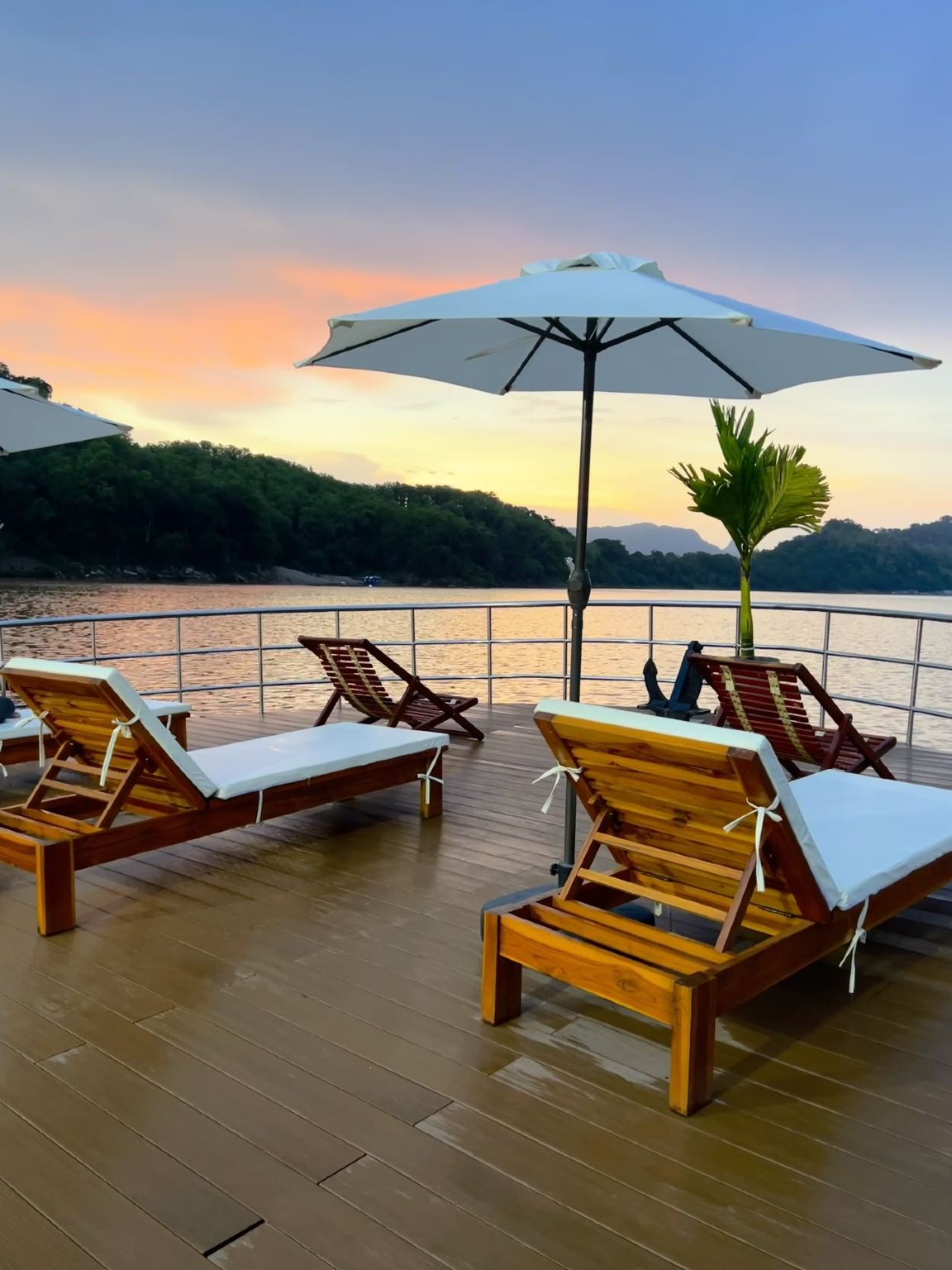 Luang Prabang: 2-Hour Sunset Cruise + Dinner [A ONE CRUISE]
